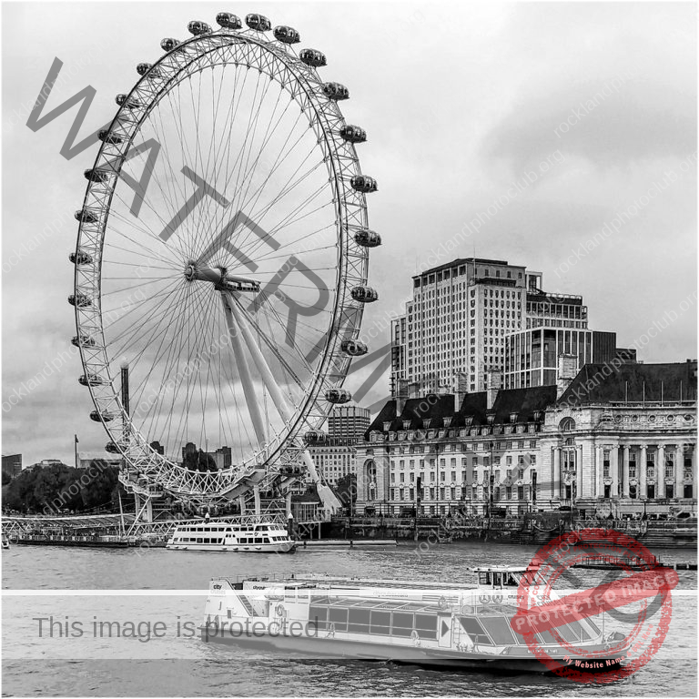 262 Linda Kontos_End of the Year ADVANCED MONOCHROME_South Bank of the River Thames_THIRD PLACE